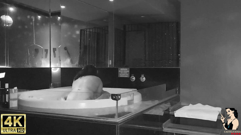 Beatriz De Jesus Silva: Šéf šuká zaměstnance v bazénu a všechno natáčí