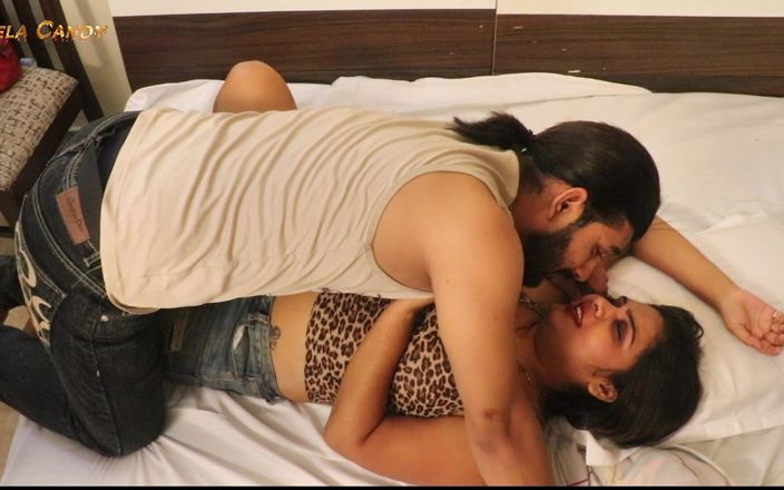 Kela Candy: Iubita iubită face sex prima dată la hotel
