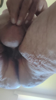 Doigtés intenses sur les fesses