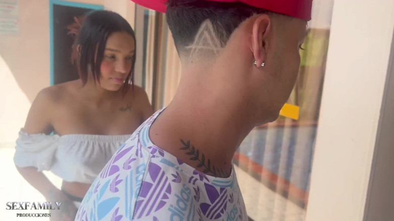 Titsbig: Vado con la mia sorellastra indiana in un bel motel...