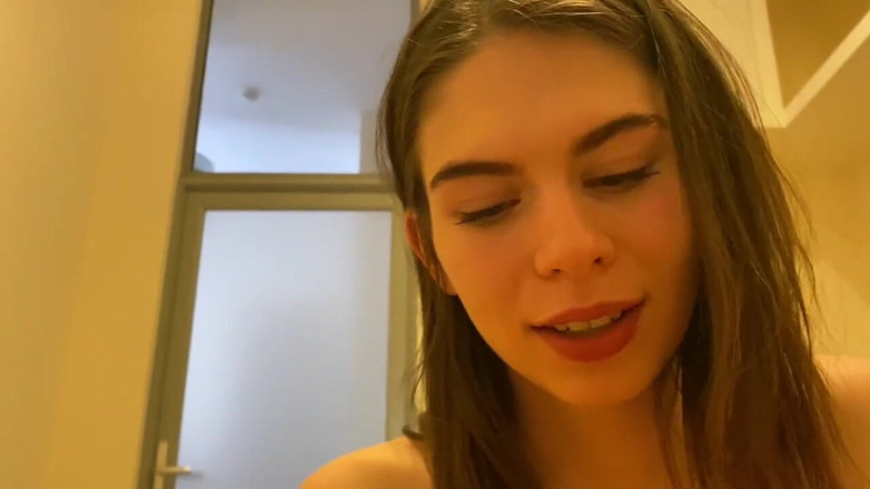 LeoCasanova: 18 साल की Angel Bella Tornado को लंड चूसना पसंद है (देखने का बिंदु)
