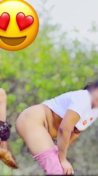 Desi dorpsmeisje heeft seks met buurvrouw in de jungle, volledige Hindi-audio