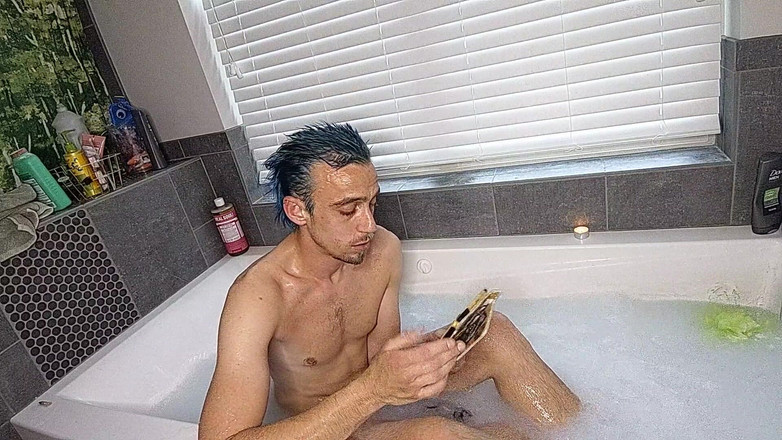 Sexy possum: Aku lagi bosan memompa kontolku di bak mandi sama teman...