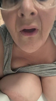 Omg, udělal jsi se mi do pusy, kapala mi po bradě