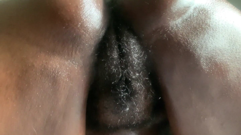 Devine Greatness: Pepek hitam berbulu seksi di muka awak