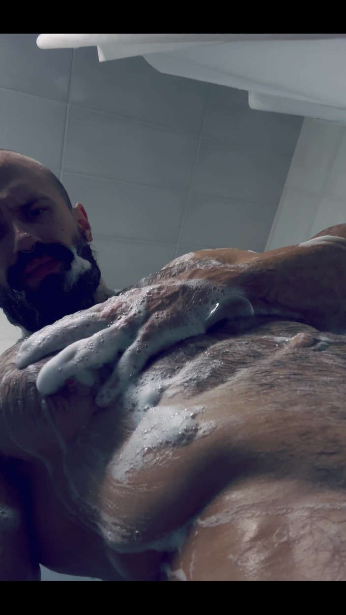 Mister Stone: Bărbat solo