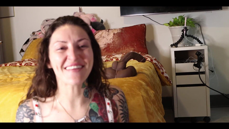 Twerking Elle: Fuck the Back of Your Throat Like a Good Girl...