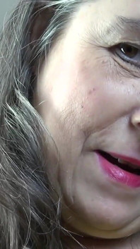 Auntjudys - Prsatá zralá chlupatá amatérka Grace chce s tebou masturbovat (pov)