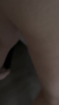 이른 아침 산에서 결혼한 연인과의 비밀 번식 세션