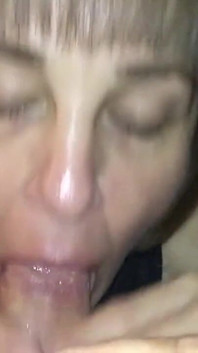 Marie chupando mais pau