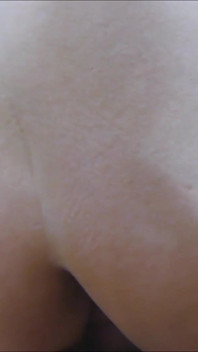 Výstřik do kundičky svázané lanem POV šukání zezadu