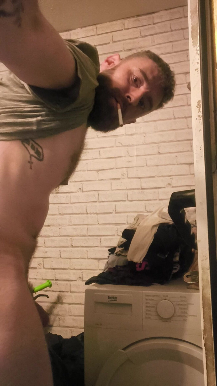 Smoking stoker: Gioco con il mio culo e fuma