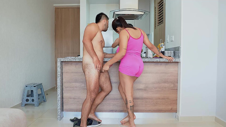 GIULIANA_BIG: Je baise mon beau-frère dans la cuisine devant ma demi-sœur - ça...