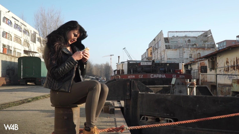Watch4beauty: Dansând Lucy