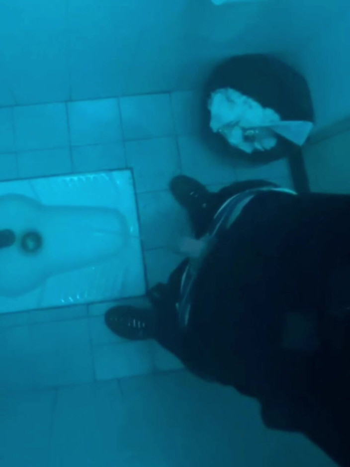 AmateurBoysPissing: Compilazione Di Pisciate Amatoriali in Diversi Tipi Di Bagni Pubblici