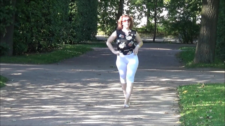 RedRoseRus: Leggings bianchi con culi grossi a piedi