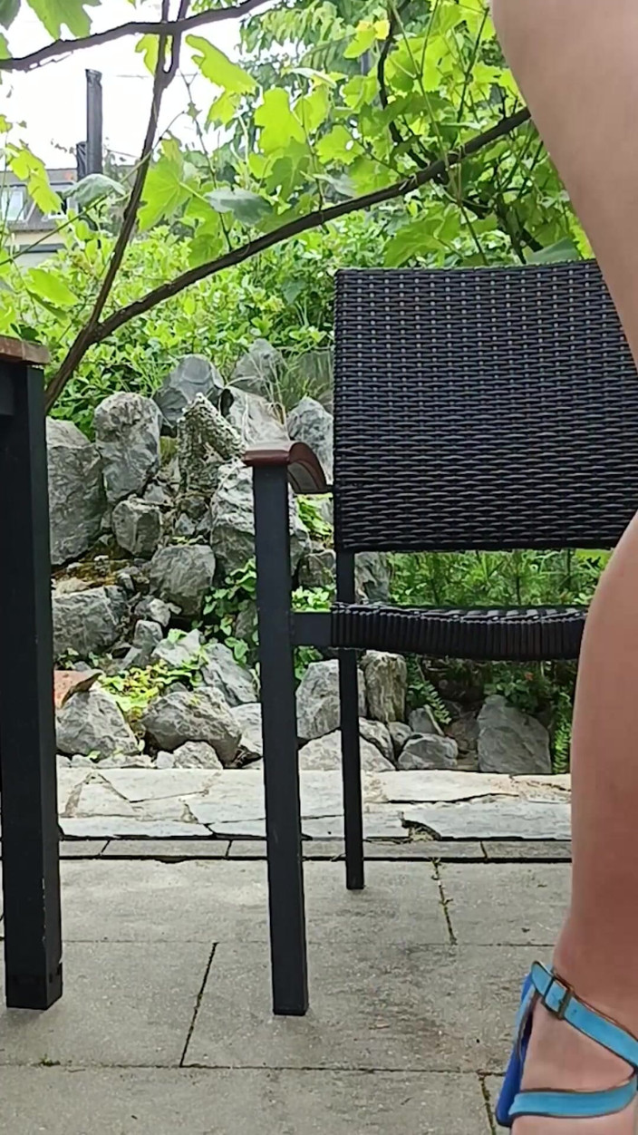 Serge Didier: Vacker azerbajdzjansk bikini slickade glass och fick sperma i ansiktet