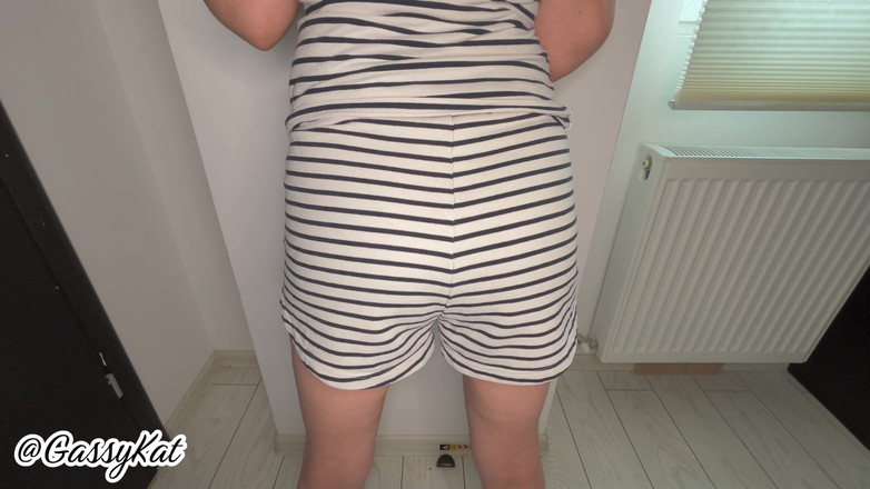 GassyKat: Scheten laten in pyjama Buttcrack