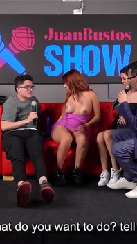 Jessica sodi muncrat di depan penggemar kontol besar pemalunya di acara juan bustos ft. khloe &melanie