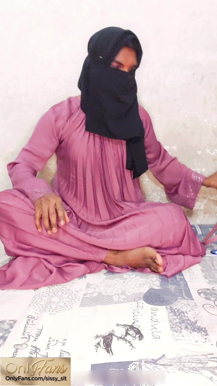 Sissy Slut Simran: Futai cu transsexuală cu voal hijab cu vibrator