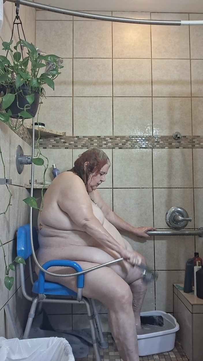 BBW nurse Vicki adventures with friends: A Enfermeira Vicki Está Suada E Tem Que Fazer Xixi!!
