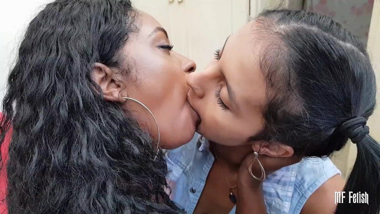 MF Fetish: Dudaklarım şekerden daha tatlı