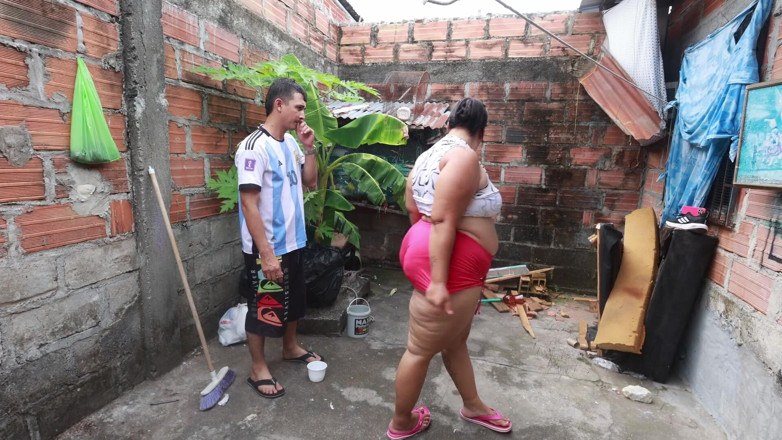 Lexly_16: Seks di tempat kerja – bos saya berbogel untuk saya