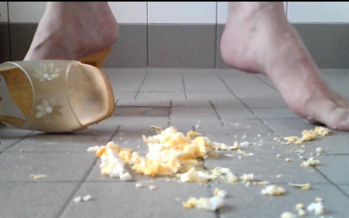 Carmen_Nylonjunge: Crushing: telur rebus