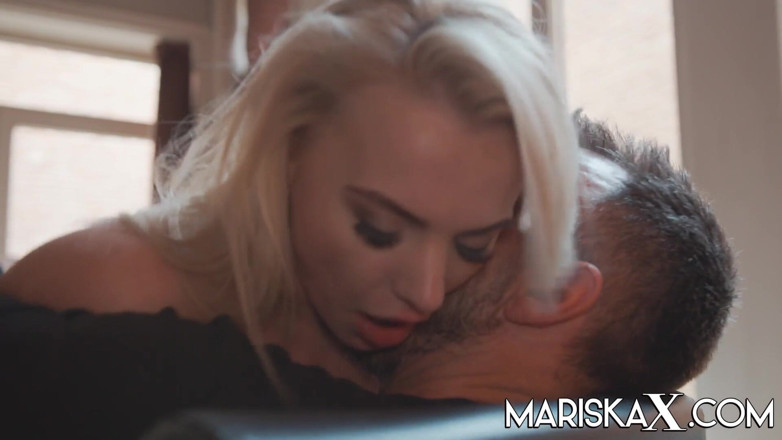 Mariska x: MARISKAX - Elizabeth is ready for her sexual therapy