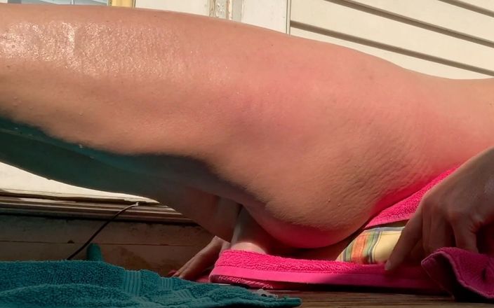 CindieLove: Sissy Clitty je obrácená z balkónu dildo šukání zadku