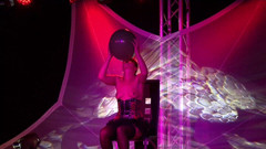 Looners Passion: Удар до попа на сцені