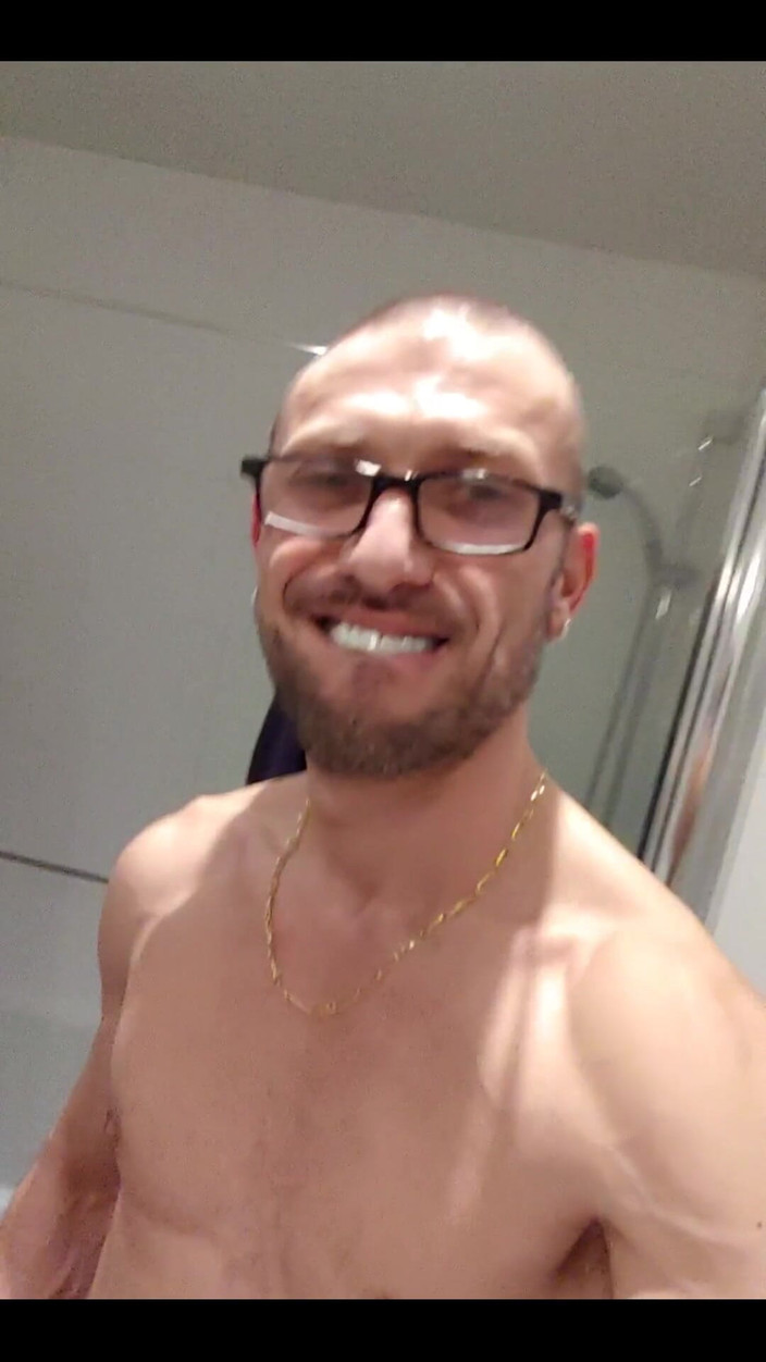 Boy jerking off: Im Home