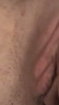 Gefesselte blonde MILf in heißes lila wachs getränkt