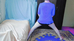 Kitty_Cross: Härlig Shemale som ligger på golvet i mjukt solljus