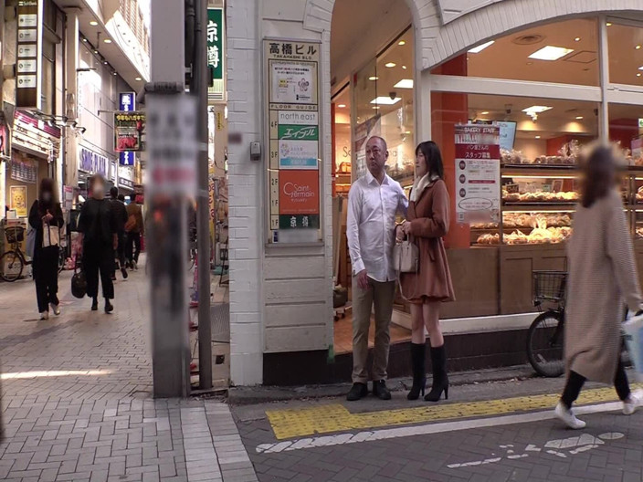 Javmango: Public Plaza Kiss Addict Begs for More Keeps Kissing on...