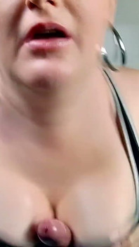자지 젖탱이를 빨아주는 밀프 정액 폭발