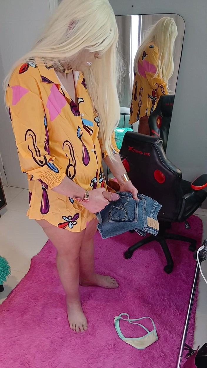 Sexy ass CDzinhafx: Gaun baru yang lucu, lalu melucuti bikiniku dan membuat pantatku...