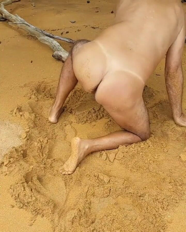 Ladysilvas: Ladysilva si mostra nuda in spiaggia