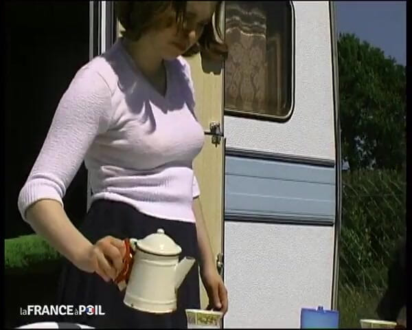 French Family Secrets: Mladá zrzavá děvka chodí v lese a miluje tvrdé šukání v...