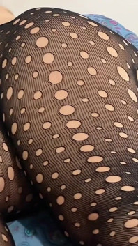 Une belle-mère est gravée dans des collants par son beau-fils pendant que le cocu de son mari n'est pas à la maison