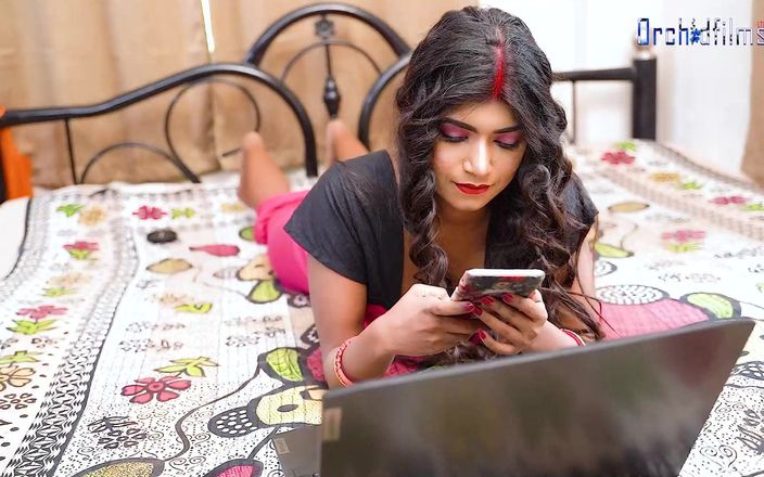 Xtramood: Desi brudne bhabi chce dużego kutasa swojego chłopca obsługi laptopa