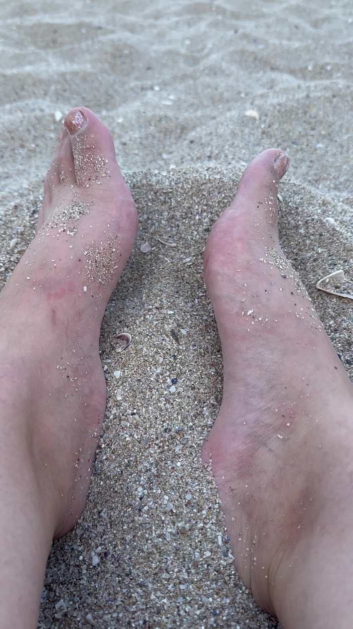 Young_strawberry: Beach Day Rub My Big Sexy Feet in the Sand