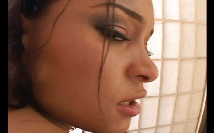 Pov Attack: Дике відео від першої особи для дикої латиноамериканської сексуальної суки