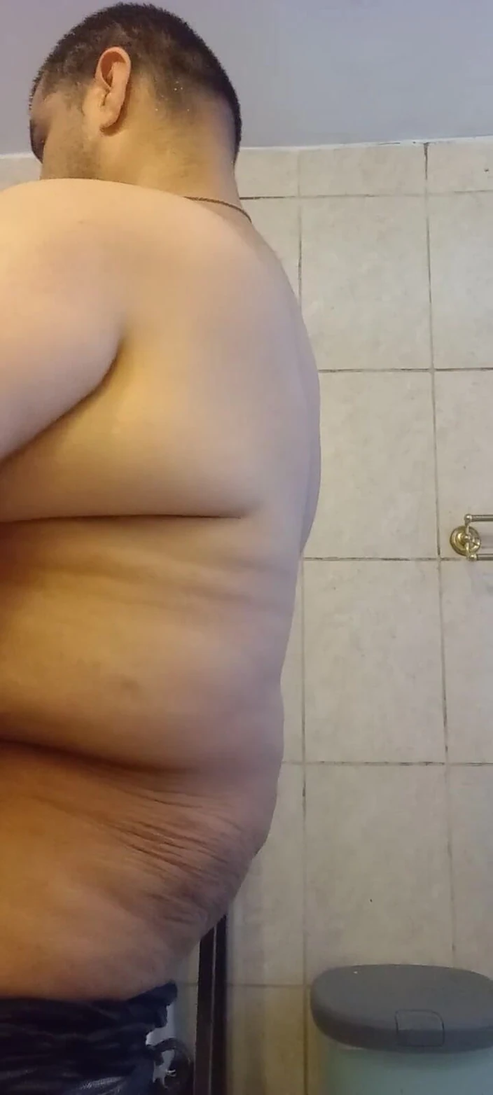 Chubbytits16: असली कुंवारी समलैंगिक आदमी स्तनों के साथ खेल रहा है
