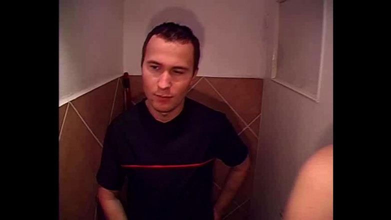 Transsexuell and gay club: Cowok-cowok hot ini lagi asik nyepong, nyepong kontol sampai dicrot...