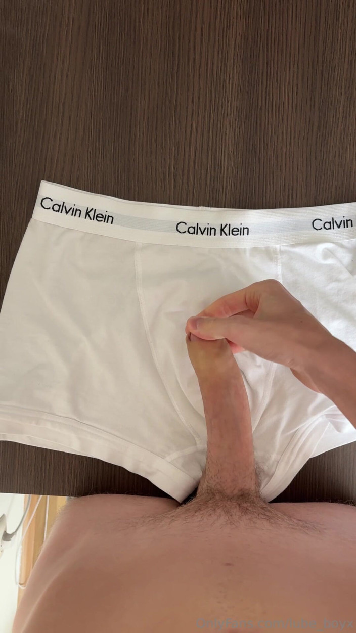 Lubeboyx: Frisches abspritzen auf meine Boxer, calvin klein