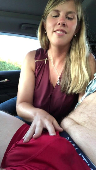 Lisa Brooks: Je suce la bite de mon patron dans la voiture