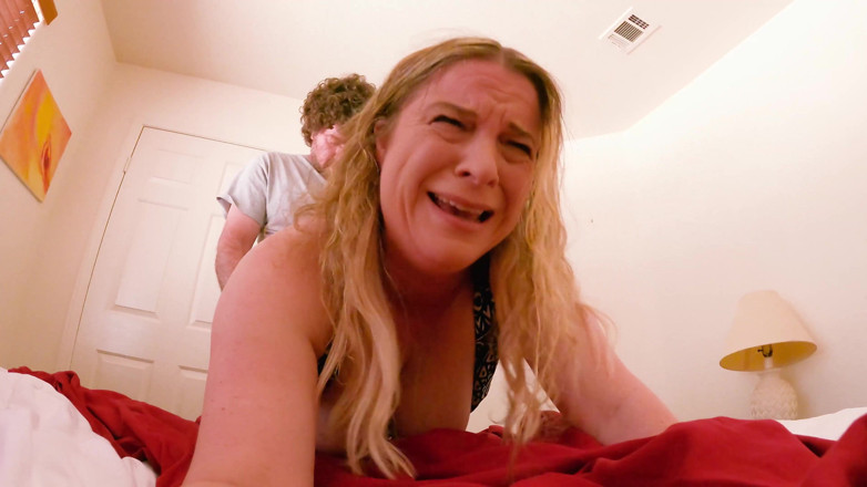 Erin Electra: ลูกเลี้ยงเย็ดตูดเมียเธอแบบที่สามีไม่เคยทำได้
