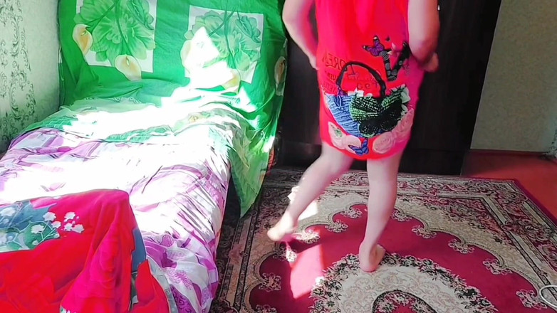 Kitty_Cross: Masturbation sans les mains avant l’orgasme avec mes jolies jambes...