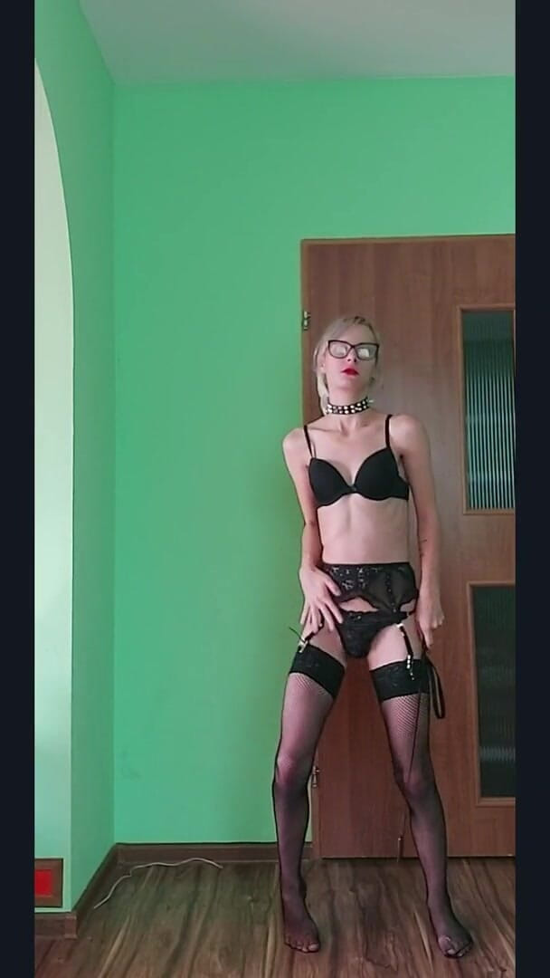 Wet Pussy Fuck: On sekiz yaşındaki striptizci striptiz dansı seks dansı